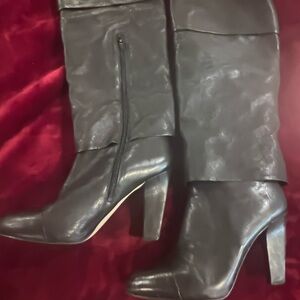 Black Knee High Heeled Boots with Glossy Finish and High Thin Heel